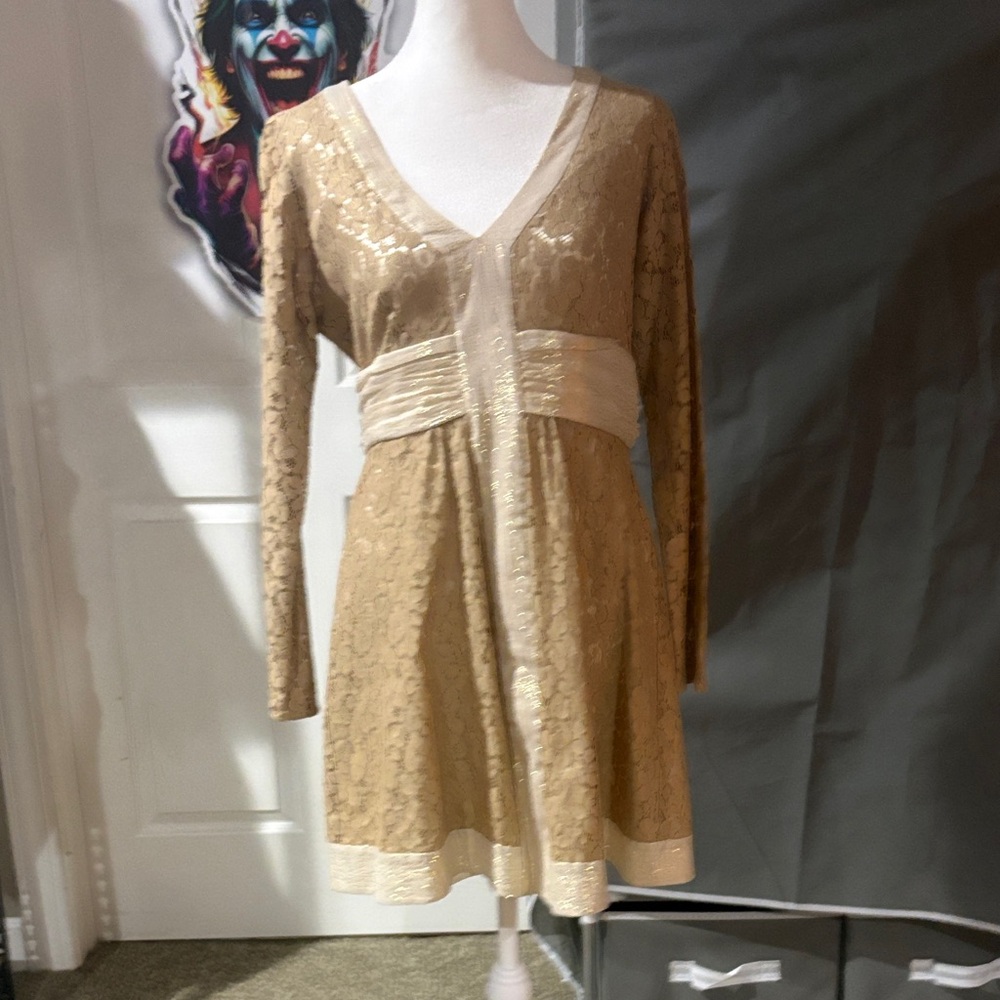 Laundry By Design NWOT Sz petite 8 Elegant Lace V-Neck Dress in Cream& Gold